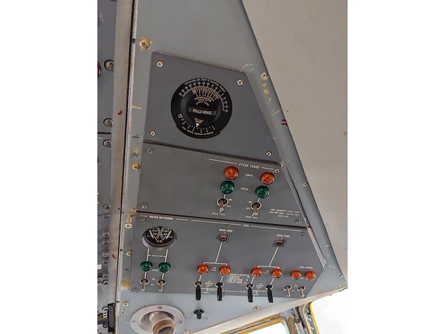 Cockpit voorzien van instrumenten fokker, 27 ph-oso - afbeelding 26 van  37
