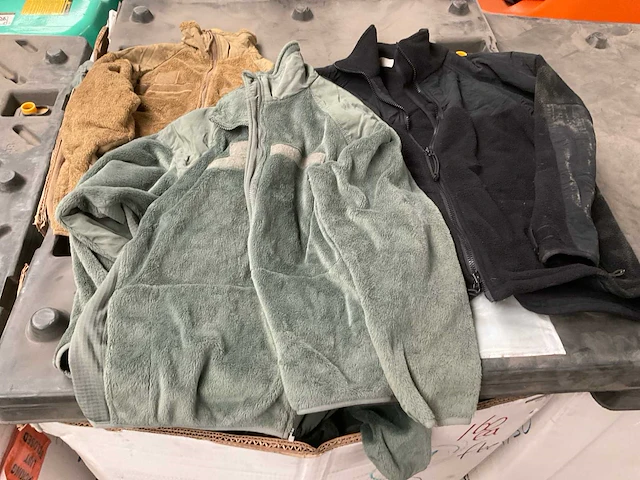 Cold weather fleece jacket (169x) - afbeelding 1 van  4