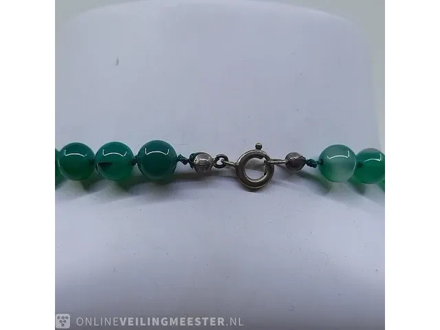 Collier van groene jaspis met zilveren sluiting - afbeelding 9 van  11