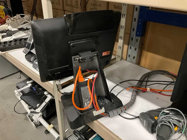 Colormetrics kassasysteem met 6 touchscreenschermen - afbeelding 3 van  7