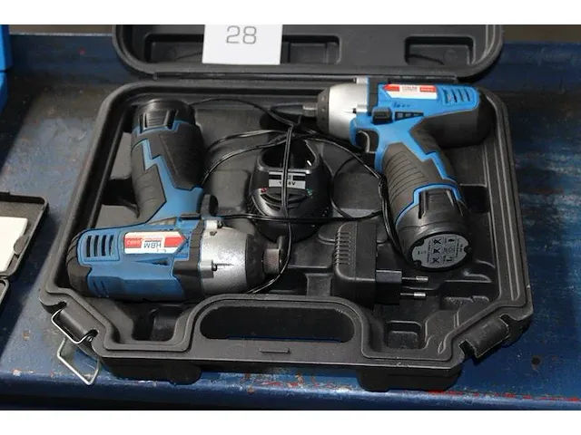 Combinatie accuschroefmachine en accuslagmoersleutel hbm met twee accu's en lader. - afbeelding 1 van  2