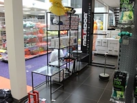 Combinatie twee showtafels en showkast. afm. 100 cm x 36 cm x 175 cm - afbeelding 1 van  3