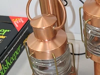 Combinatie van buitenwandlamp, buitenhanglamp en drie tuinlantaarns koper w.o. met hoogte 106 cm. - afbeelding 3 van  4