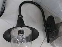 Combinatie van buitenwandlamp groen met hoogte 45 cm en tuinlantaarn met hoogte circa 140 cm. - afbeelding 3 van  3
