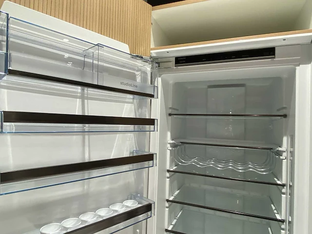 Combinatie van kavels 1 t/m 8 (showroomkeuken met gaggenau apparatuur) - afbeelding 7 van  46