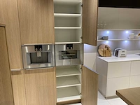 Combinatie van kavels 1 t/m 8 (showroomkeuken met gaggenau apparatuur) - afbeelding 11 van  46