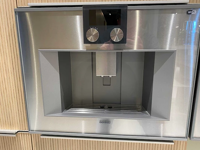 Combinatie van kavels 1 t/m 8 (showroomkeuken met gaggenau apparatuur) - afbeelding 14 van  46
