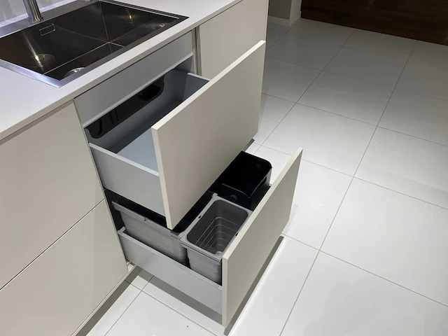 Combinatie van kavels 1 t/m 8 (showroomkeuken met gaggenau apparatuur) - afbeelding 21 van  46
