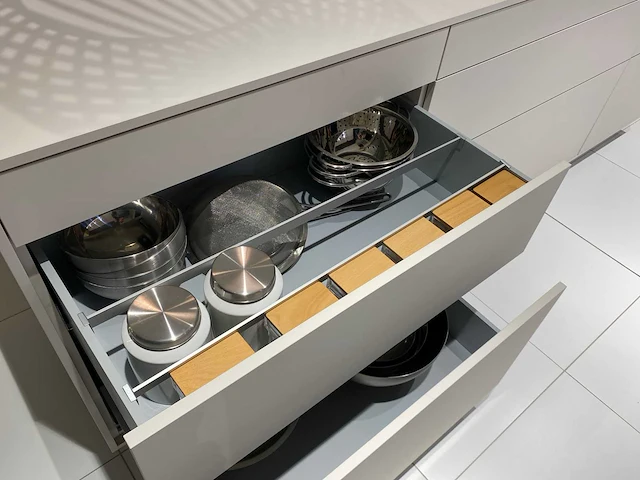 Combinatie van kavels 1 t/m 8 (showroomkeuken met gaggenau apparatuur) - afbeelding 27 van  46