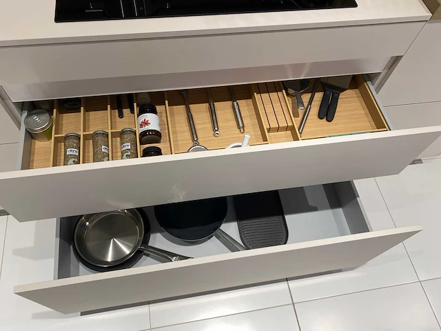 Combinatie van kavels 1 t/m 8 (showroomkeuken met gaggenau apparatuur) - afbeelding 28 van  46