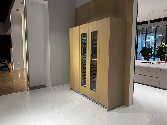Combinatie van kavels 1 t/m 8 (showroomkeuken met gaggenau apparatuur) - afbeelding 23 van  46