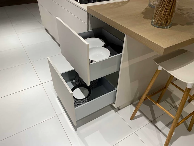 Combinatie van kavels 1 t/m 8 (showroomkeuken met gaggenau apparatuur) - afbeelding 35 van  46