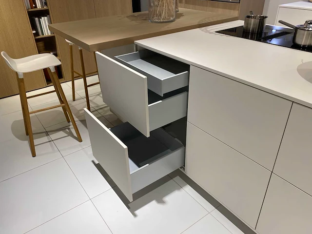 Combinatie van kavels 1 t/m 8 (showroomkeuken met gaggenau apparatuur) - afbeelding 37 van  46
