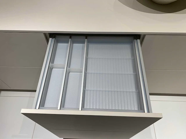 Combinatie van kavels 1 t/m 8 (showroomkeuken met gaggenau apparatuur) - afbeelding 39 van  46