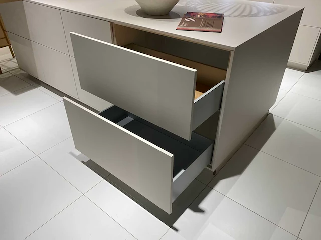 Combinatie van kavels 1 t/m 8 (showroomkeuken met gaggenau apparatuur) - afbeelding 40 van  46