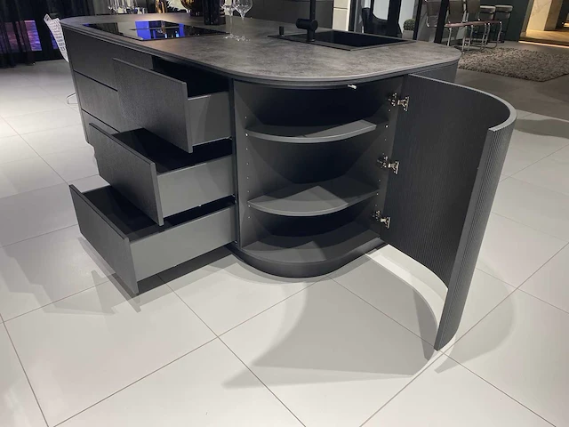 Combinatie van kavels 10 t/m 13 (showroomkeuken met wolf/siemens apparatuur) - afbeelding 3 van  40