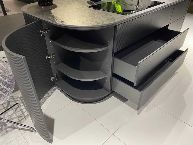 Combinatie van kavels 10 t/m 13 (showroomkeuken met wolf/siemens apparatuur) - afbeelding 8 van  40