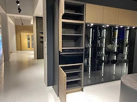 Combinatie van kavels 10 t/m 13 (showroomkeuken met wolf/siemens apparatuur) - afbeelding 9 van  40