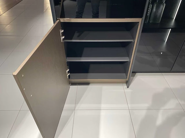 Combinatie van kavels 10 t/m 13 (showroomkeuken met wolf/siemens apparatuur) - afbeelding 10 van  40