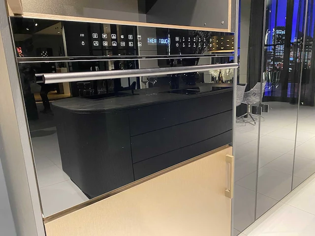 Combinatie van kavels 10 t/m 13 (showroomkeuken met wolf/siemens apparatuur) - afbeelding 11 van  40
