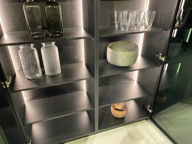 Combinatie van kavels 10 t/m 13 (showroomkeuken met wolf/siemens apparatuur) - afbeelding 17 van  40