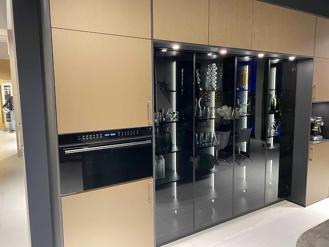 Combinatie van kavels 10 t/m 13 (showroomkeuken met wolf/siemens apparatuur) - afbeelding 12 van  40
