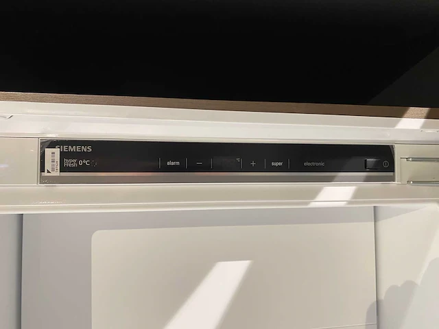 Combinatie van kavels 10 t/m 13 (showroomkeuken met wolf/siemens apparatuur) - afbeelding 27 van  40