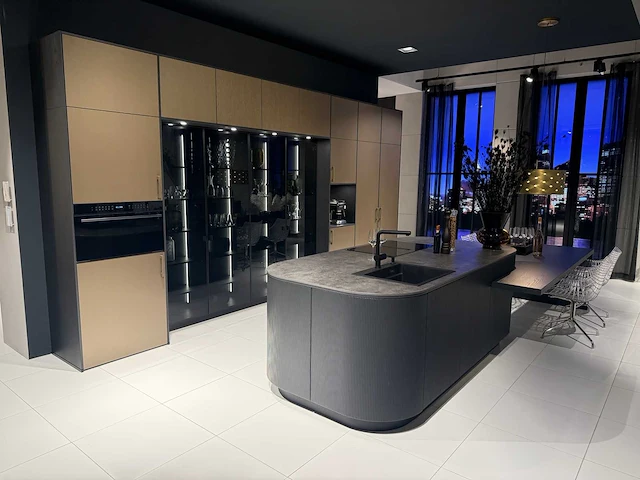 Combinatie van kavels 10 t/m 13 (showroomkeuken met wolf/siemens apparatuur) - afbeelding 32 van  40