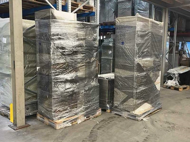 Combinatie van kavels 10 t/m 13 (showroomkeuken met wolf/siemens apparatuur) - afbeelding 35 van  40