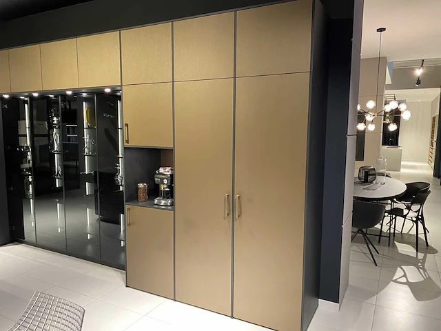 Combinatie van kavels 10 t/m 13 (showroomkeuken met wolf/siemens apparatuur) - afbeelding 34 van  40