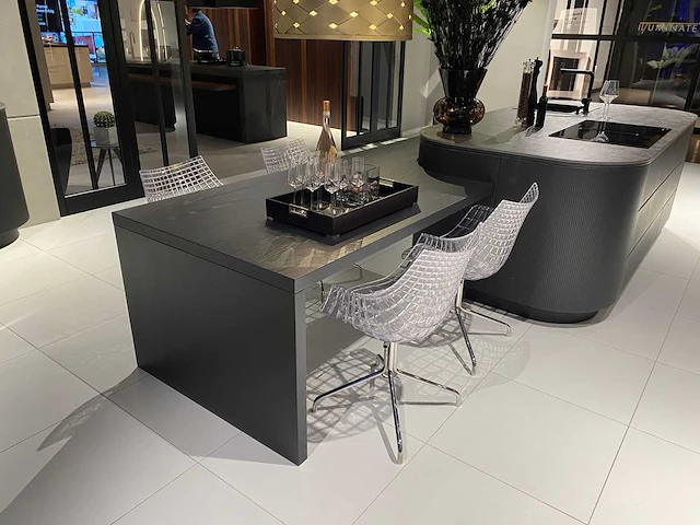 Combinatie van kavels 10 t/m 13 (showroomkeuken met wolf/siemens apparatuur) - afbeelding 36 van  40