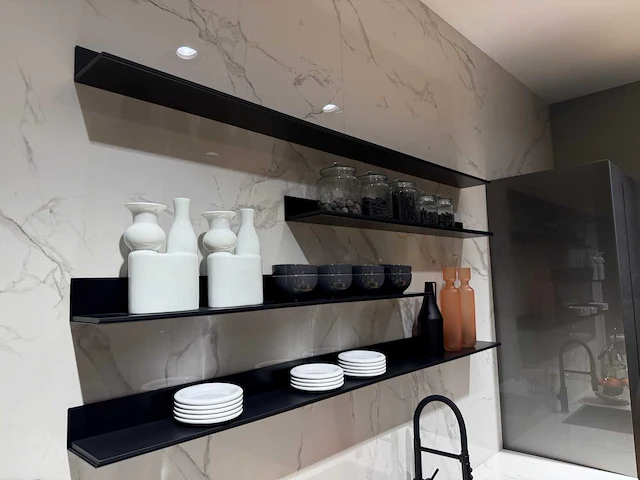 Combinatie van kavels 16 t/m 24 (showroomkeuken met v-zug apparatuur) - afbeelding 3 van  49