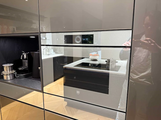 Combinatie van kavels 16 t/m 24 (showroomkeuken met v-zug apparatuur) - afbeelding 7 van  49