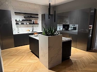 Combinatie van kavels 16 t/m 24 (showroomkeuken met v-zug apparatuur) - afbeelding 1 van  49