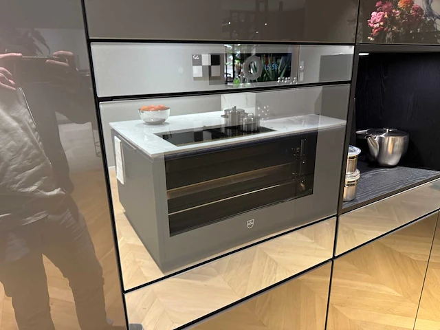 Combinatie van kavels 16 t/m 24 (showroomkeuken met v-zug apparatuur) - afbeelding 19 van  49