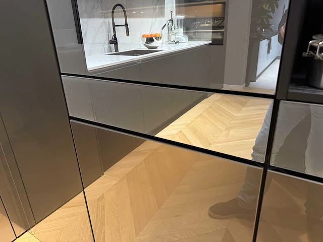 Combinatie van kavels 16 t/m 24 (showroomkeuken met v-zug apparatuur) - afbeelding 22 van  49