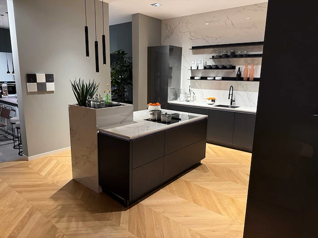 Combinatie van kavels 16 t/m 24 (showroomkeuken met v-zug apparatuur) - afbeelding 12 van  49