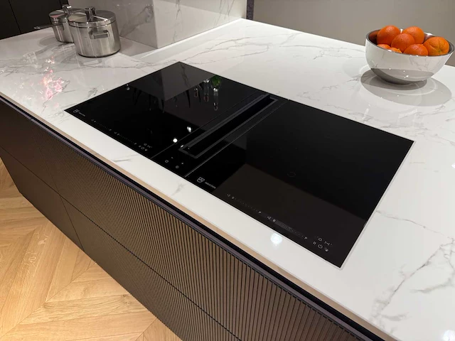 Combinatie van kavels 16 t/m 24 (showroomkeuken met v-zug apparatuur) - afbeelding 28 van  49
