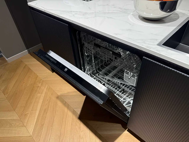 Combinatie van kavels 16 t/m 24 (showroomkeuken met v-zug apparatuur) - afbeelding 32 van  49