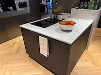 Combinatie van kavels 16 t/m 24 (showroomkeuken met v-zug apparatuur) - afbeelding 23 van  49