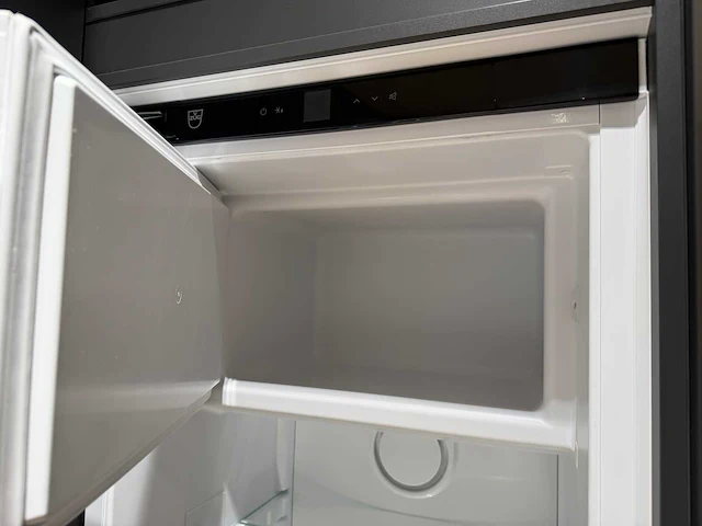 Combinatie van kavels 16 t/m 24 (showroomkeuken met v-zug apparatuur) - afbeelding 40 van  49