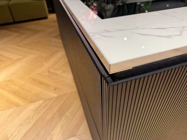 Combinatie van kavels 16 t/m 24 (showroomkeuken met v-zug apparatuur) - afbeelding 46 van  49