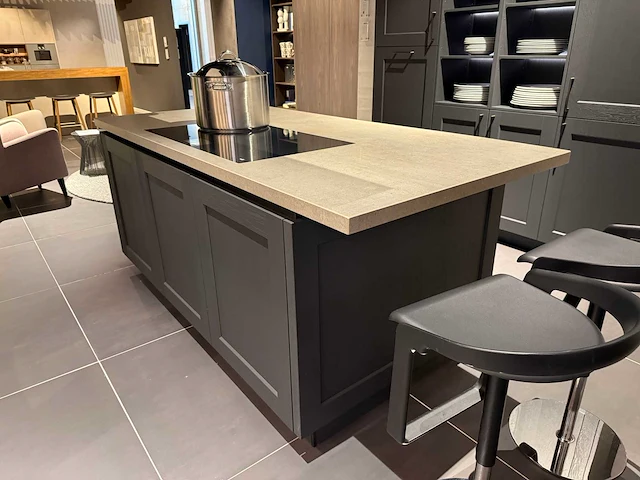Combinatie van kavels 28 t/m 33 (showroomkeuken met siemens studioline apparatuur) - afbeelding 2 van  41