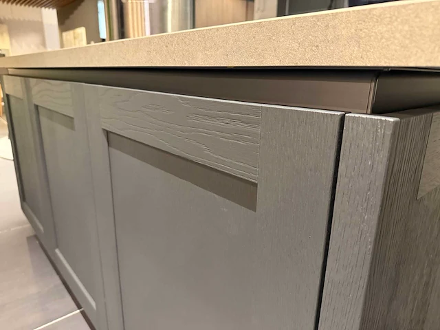 Combinatie van kavels 28 t/m 33 (showroomkeuken met siemens studioline apparatuur) - afbeelding 3 van  41