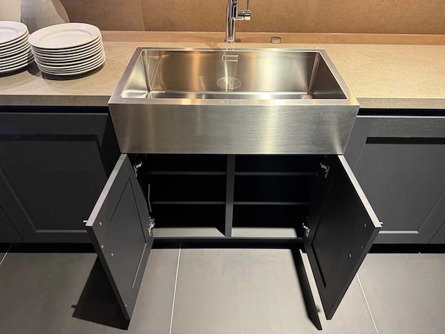 Combinatie van kavels 28 t/m 33 (showroomkeuken met siemens studioline apparatuur) - afbeelding 7 van  41
