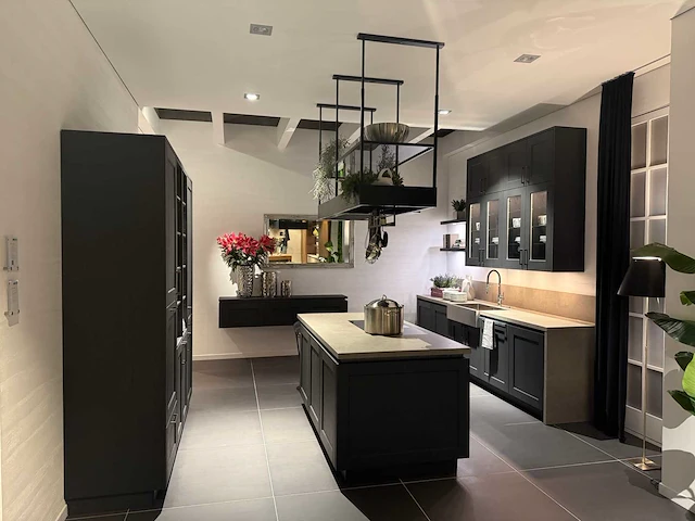Combinatie van kavels 28 t/m 33 (showroomkeuken met siemens studioline apparatuur) - afbeelding 1 van  41
