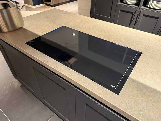 Combinatie van kavels 28 t/m 33 (showroomkeuken met siemens studioline apparatuur) - afbeelding 13 van  41