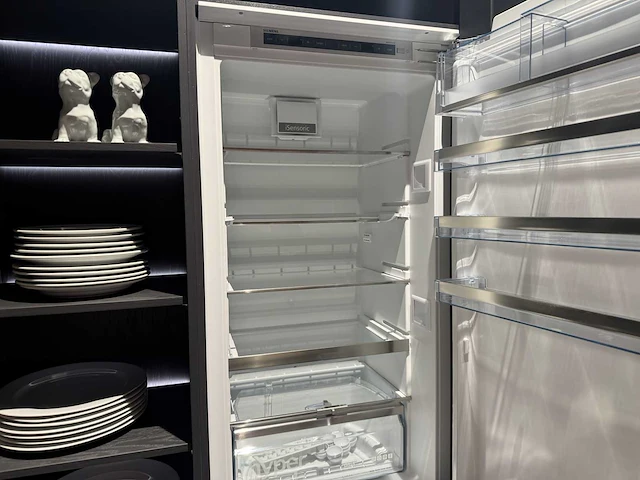 Combinatie van kavels 28 t/m 33 (showroomkeuken met siemens studioline apparatuur) - afbeelding 21 van  41