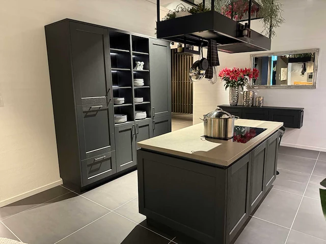 Combinatie van kavels 28 t/m 33 (showroomkeuken met siemens studioline apparatuur) - afbeelding 12 van  41