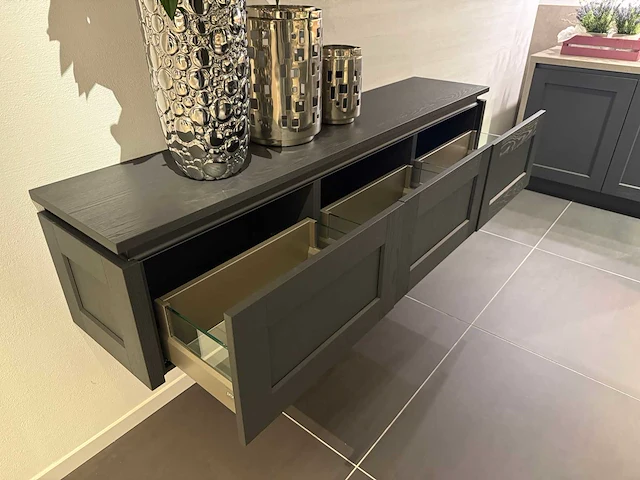 Combinatie van kavels 28 t/m 33 (showroomkeuken met siemens studioline apparatuur) - afbeelding 36 van  41